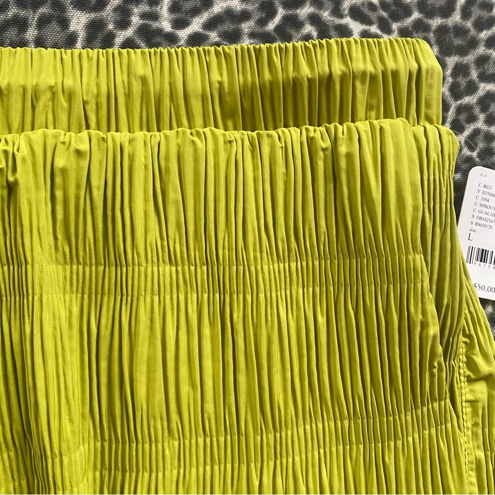 Free People Shirr Enough Plisse Running Shorts Green Sprout Guacamole Sz L NWT - Picture 7 of 11
